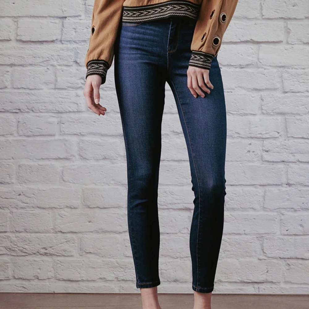 PUSH UP SKINNY WITH DOUBLE STITCH WAIST BAND
